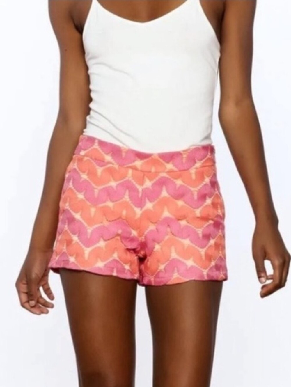 Judith March Martina Shorts, pink and orange, textured chevron design, zipper S